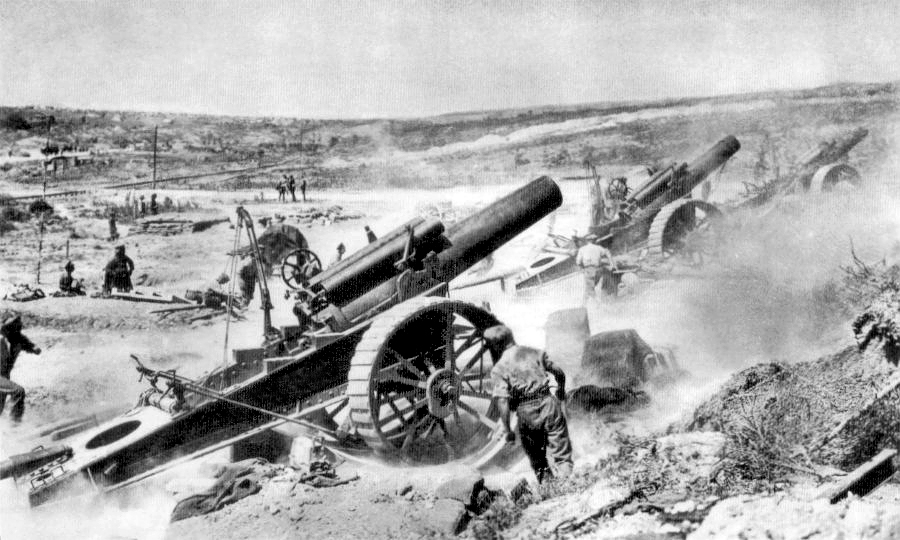 http://www.strangehistory.net/blog/wp-content/uploads/2010/08/artillery-somme.jpg