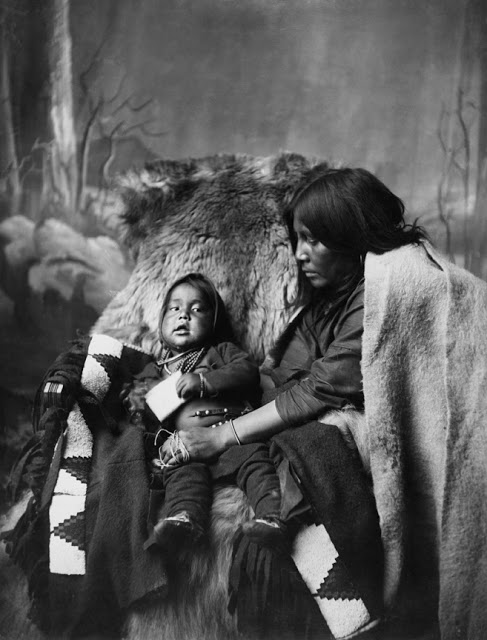 blackfoot woman and child 1880s
