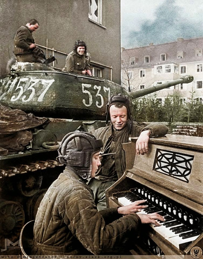 27-apr-1945-russian-troops-in-breslau-poland