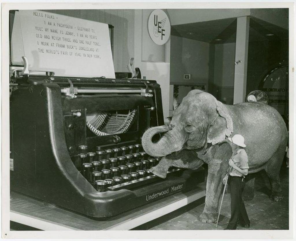 Daily History Picture: Giant Typewriter