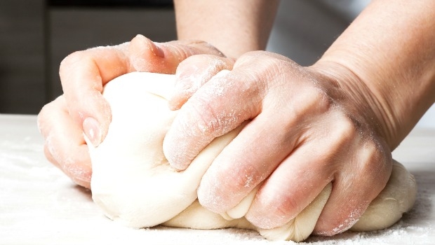 ફ્રીઝમાં બાંધલો લોટ રાખવો બની શકે છે ખતરનાક, જાણો સાચું કારણ | side effects  of keeping kneading dough on fridge